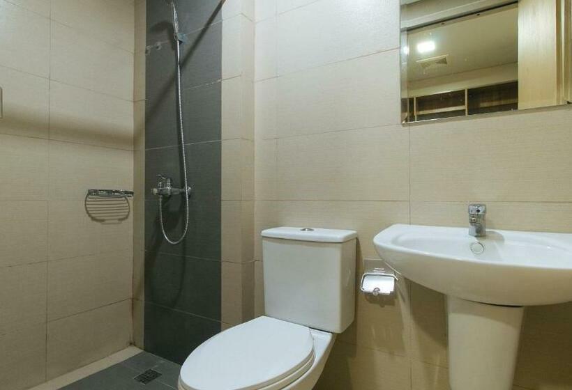 בית מלון כפרי Jhocson Residences Manila