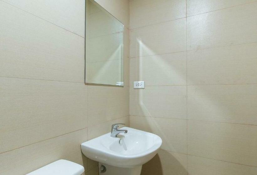 בית מלון כפרי Jhocson Residences Manila