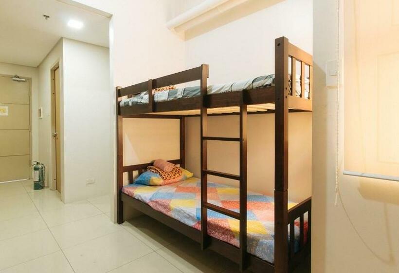 בית מלון כפרי Jhocson Residences Manila