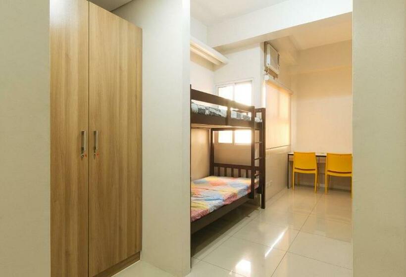 בית מלון כפרי Jhocson Residences Manila