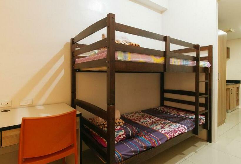 בית מלון כפרי Jhocson Residences Manila