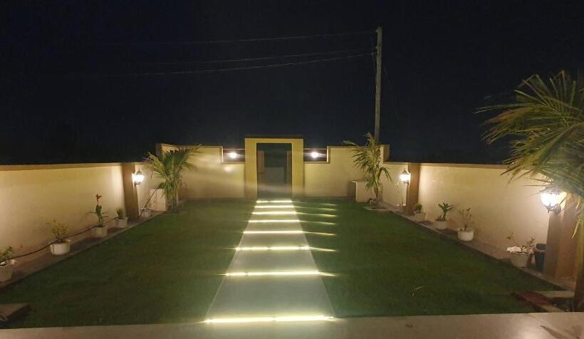 בית מלון כפרי Krishna Farm & Forest