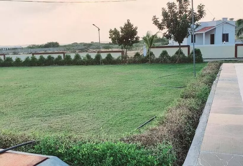ホテル Krishna Farm & Forest