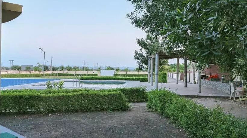 ホテル Krishna Farm & Forest