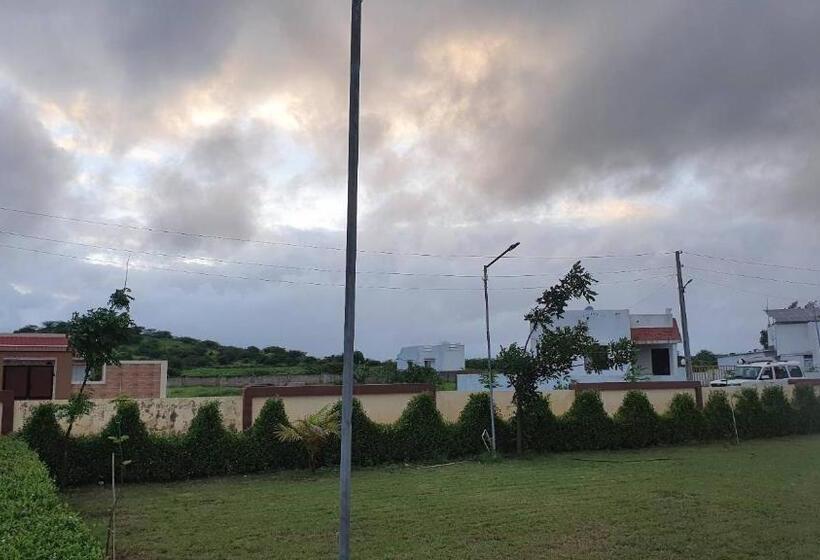 בית מלון כפרי Krishna Farm & Forest