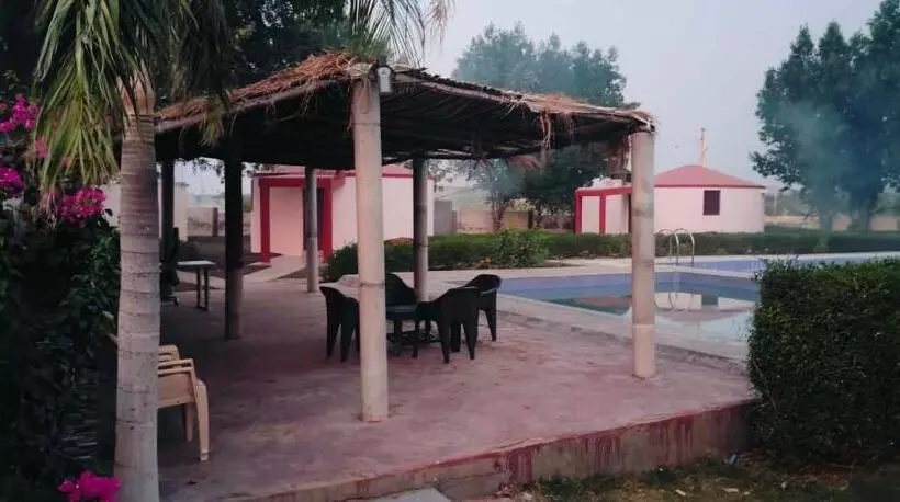 ホテル Krishna Farm & Forest