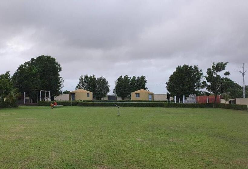 בית מלון כפרי Krishna Farm & Forest