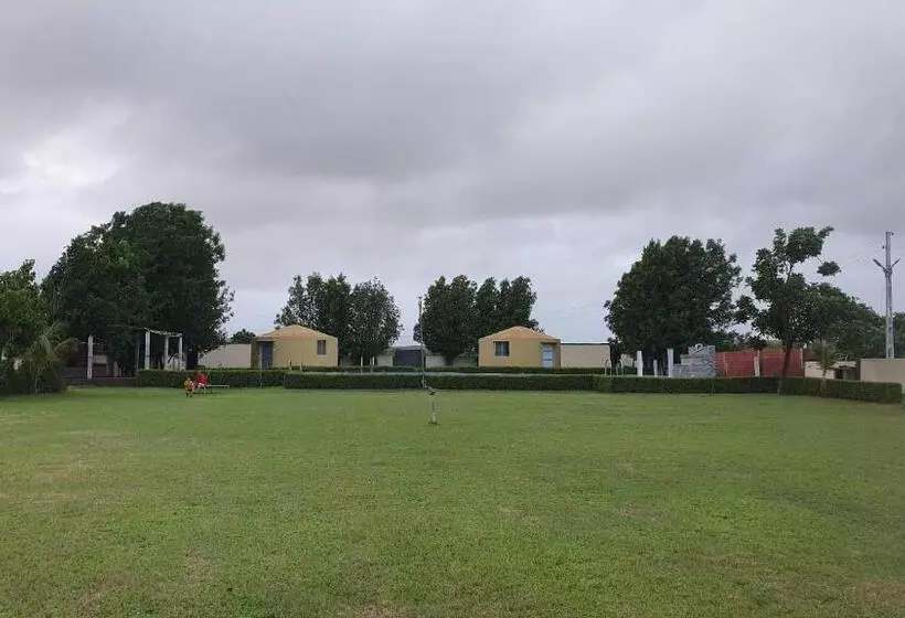 ホテル Krishna Farm & Forest
