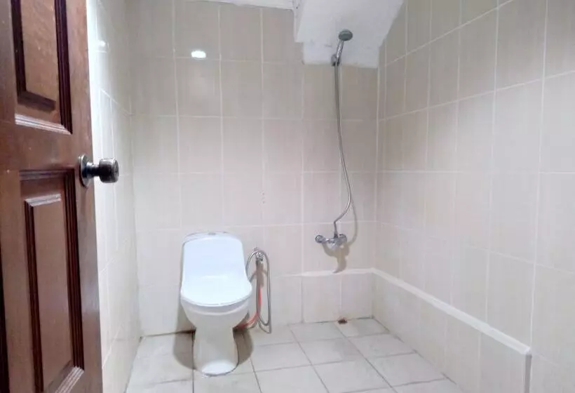 Hotelli Oyo 90376 Centre Point