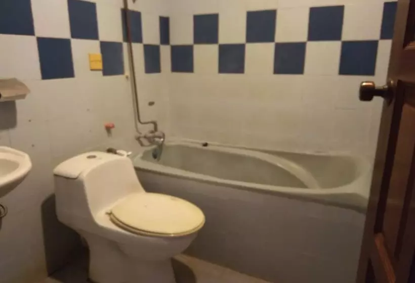 Hotelli Oyo 90376 Centre Point