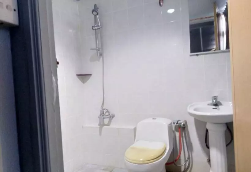 Hotelli Oyo 90376 Centre Point