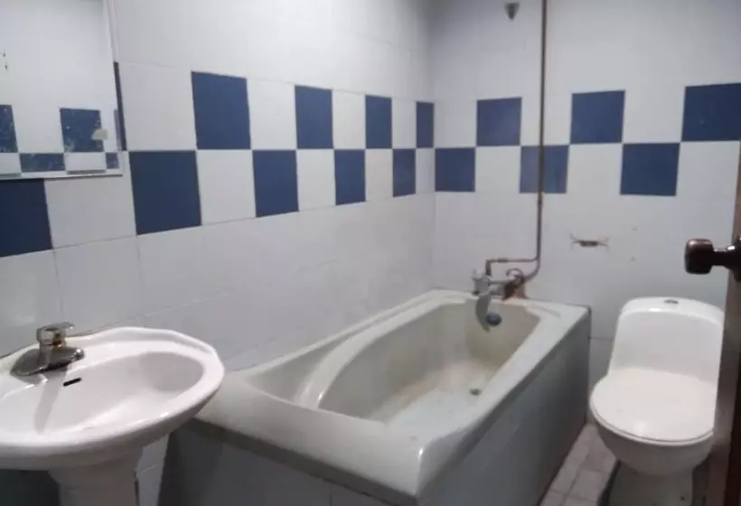 Hotelli Oyo 90376 Centre Point