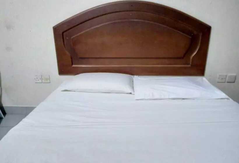 Hotelli Oyo 90376 Centre Point