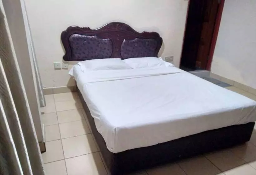 Hotelli Oyo 90376 Centre Point