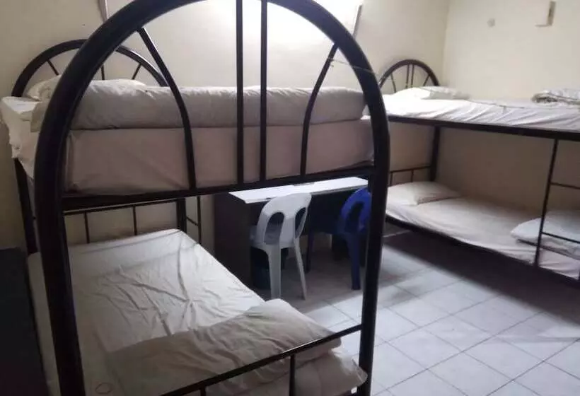 Hotelli Oyo 90376 Centre Point