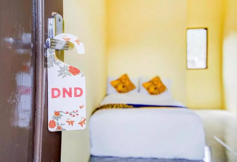 Hotelli Spot On 90701 Kost Syariah Deris