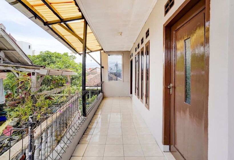 בית מלון כפרי Spot On 90701 Kost Syariah Deris