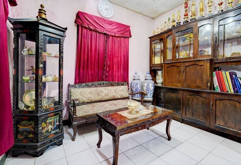 בית מלון כפרי Spot On 90701 Kost Syariah Deris