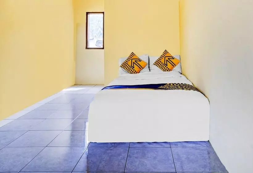 Hotelli Spot On 90701 Kost Syariah Deris