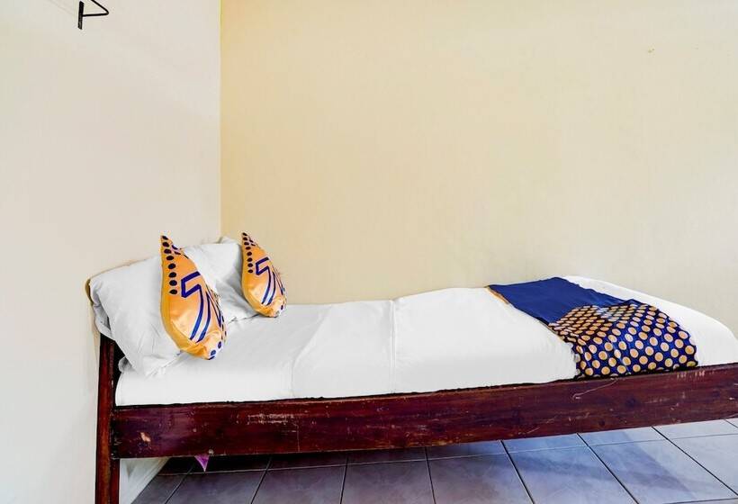 בית מלון כפרי Spot On 90701 Kost Syariah Deris