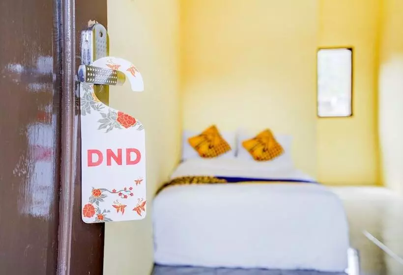 Hotelli Spot On 90701 Kost Syariah Deris