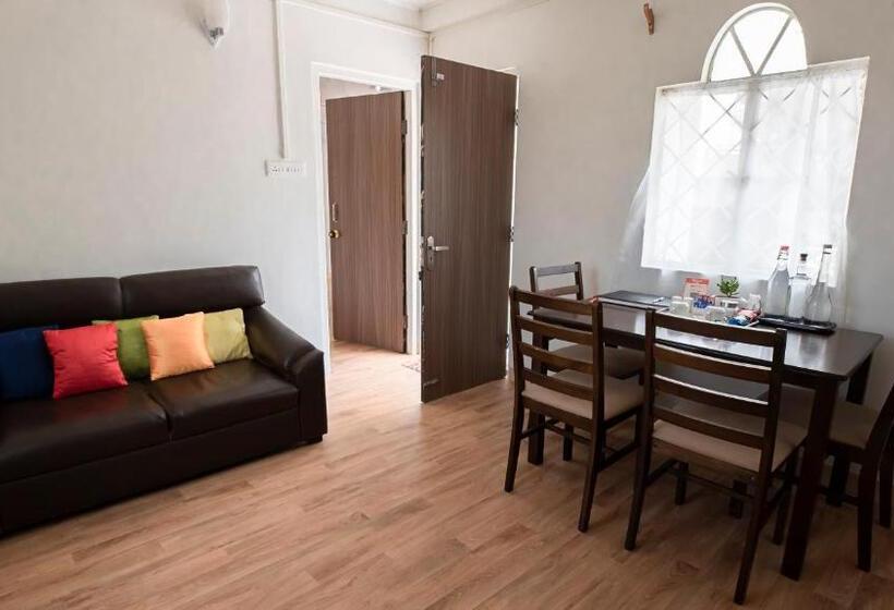 تختخواب و صبحانه Stopover@shillong