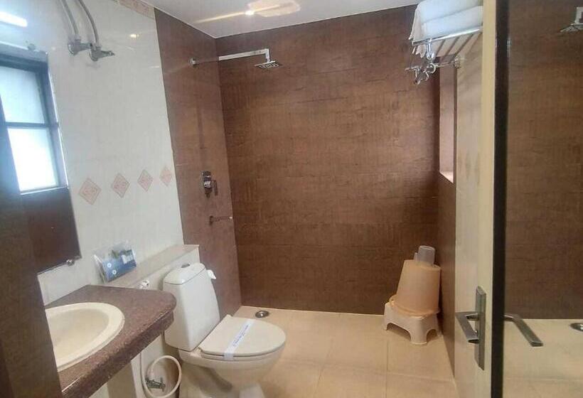 Golden Park Hotel & Resort