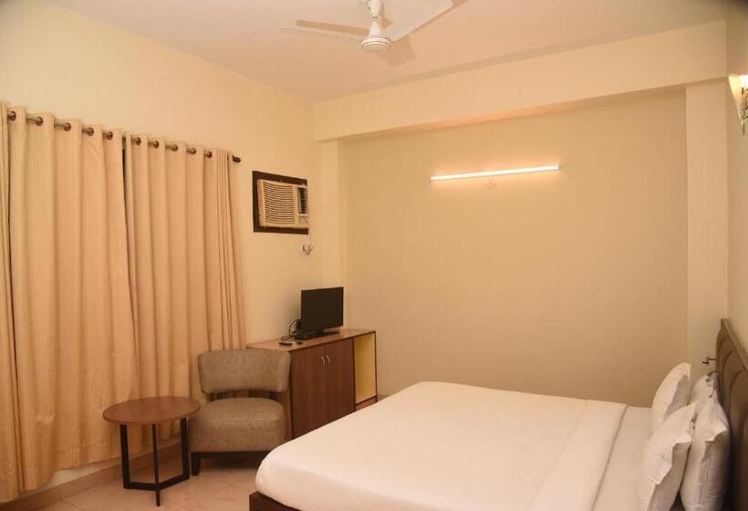 Golden Park Hotel & Resort