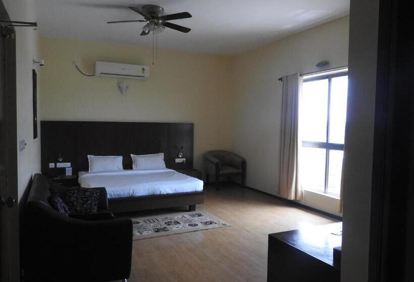 Golden Park Hotel & Resort