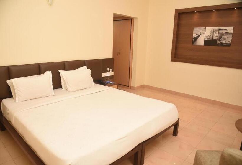 Golden Park Hotel & Resort