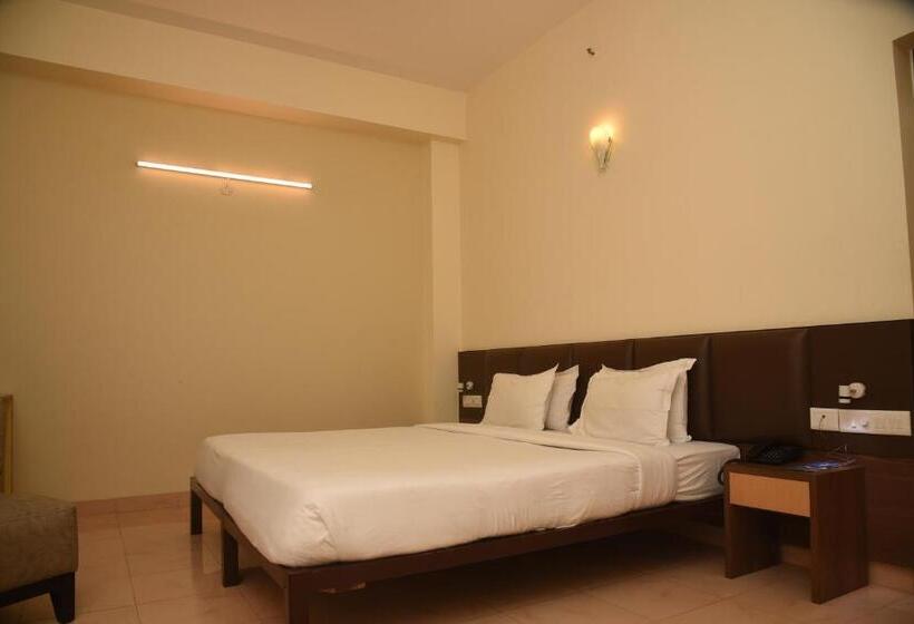 Golden Park Hotel & Resort