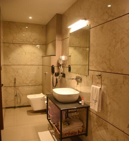 Golden Park Hotel & Resort