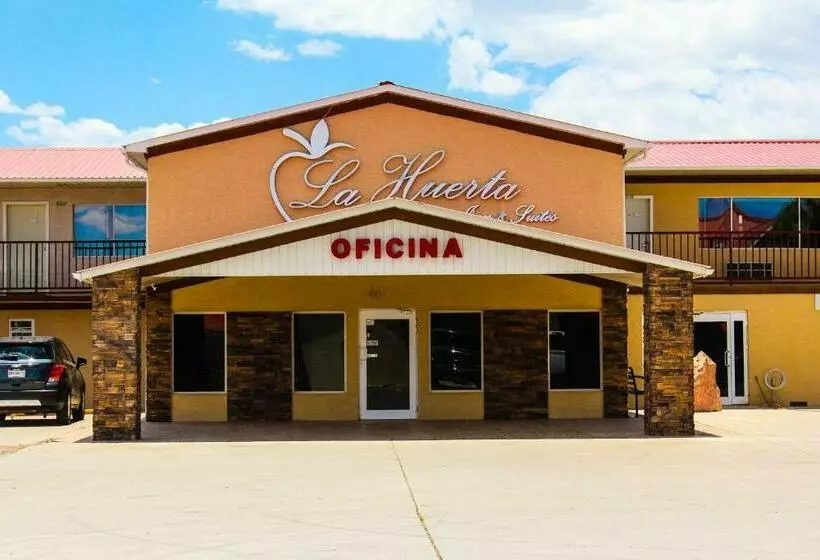 Hotelli La Huerta Inn & Suites