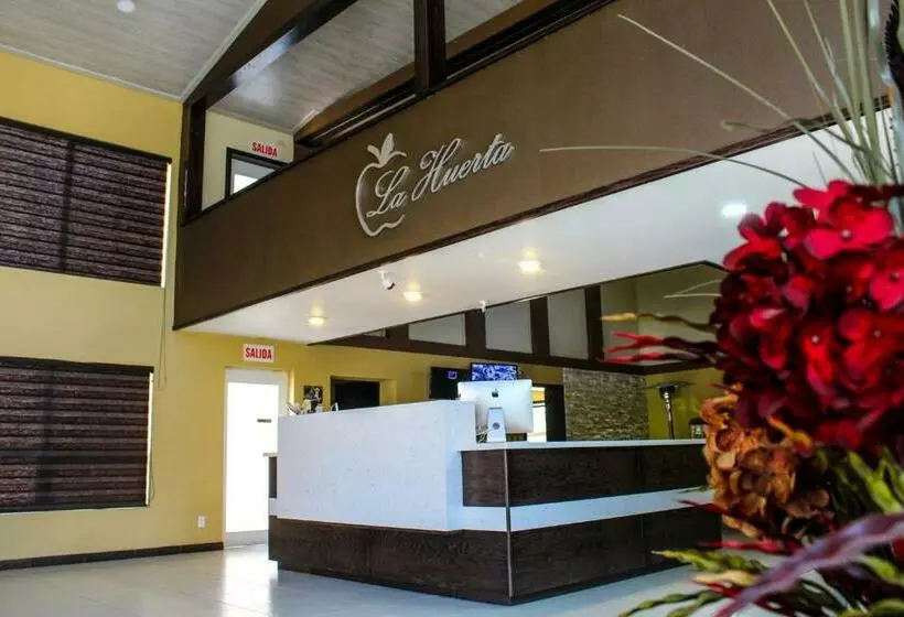 Hotelli La Huerta Inn & Suites