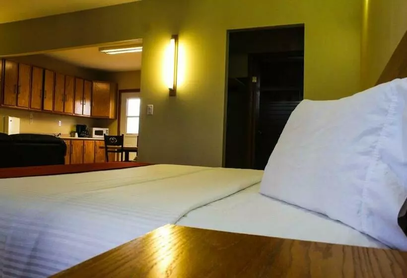 Hotelli La Huerta Inn & Suites