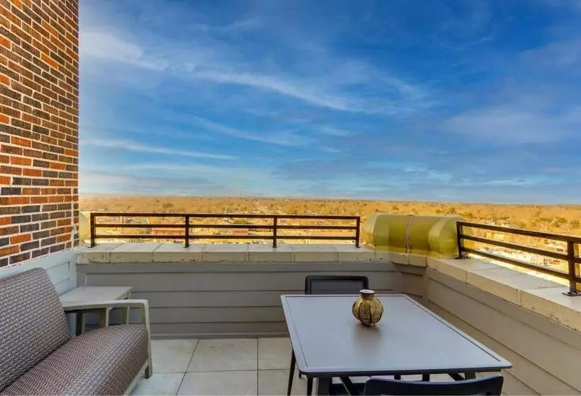 The Threefoot Hotel, Meridian, A Tribute Portfolio