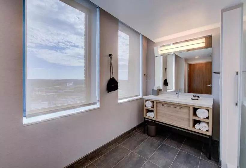 The Threefoot Hotel, Meridian, A Tribute Portfolio