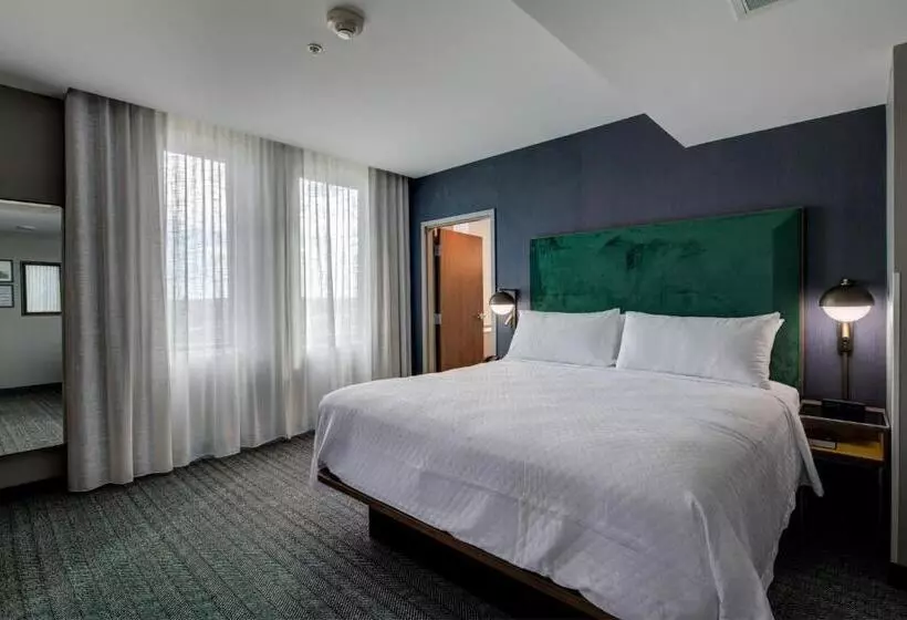 The Threefoot Hotel, Meridian, A Tribute Portfolio