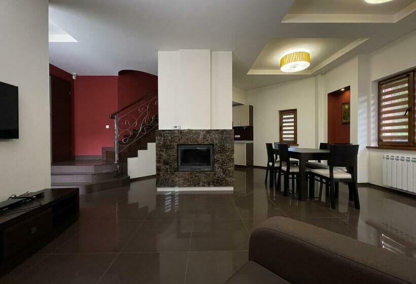 فندق Tita Family House