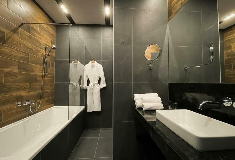 فندق Tita Family House