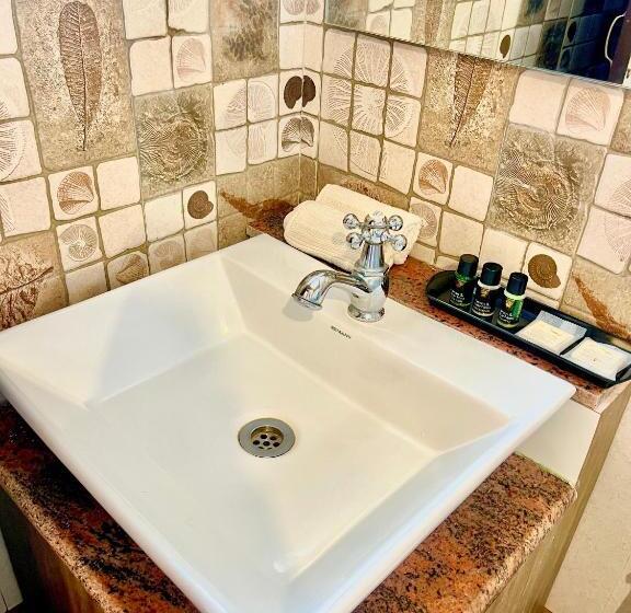 Отель Martins Crest