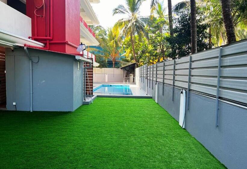 Отель Martins Crest