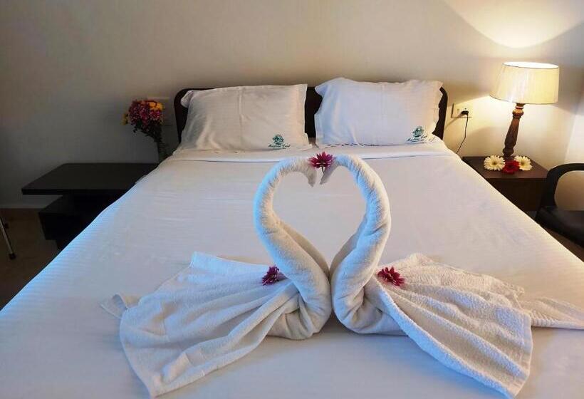 Отель Martins Crest