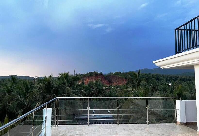 Отель Martins Crest