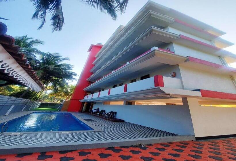 Отель Martins Crest