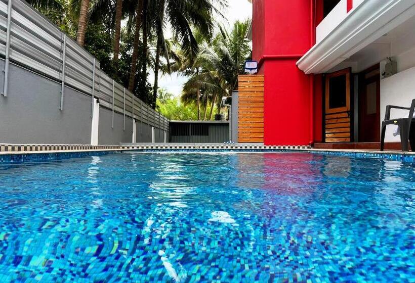 Отель Martins Crest