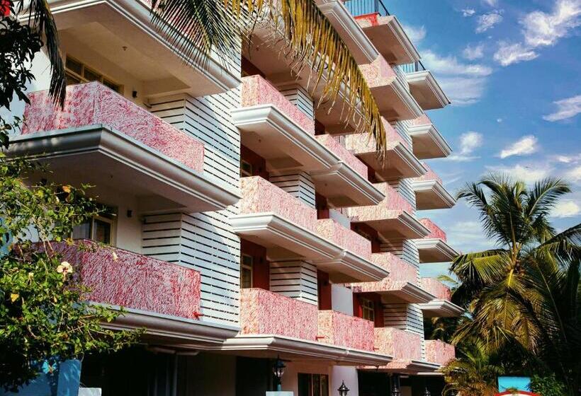 Отель Martins Crest