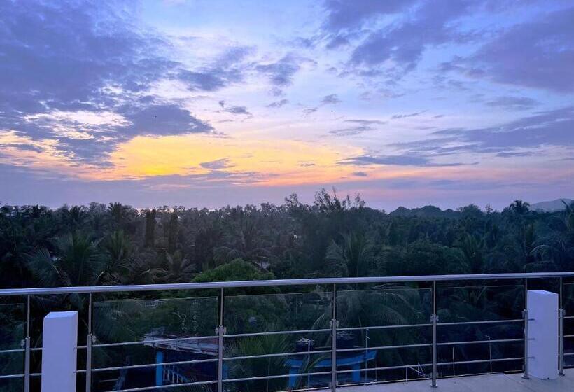 Отель Martins Crest