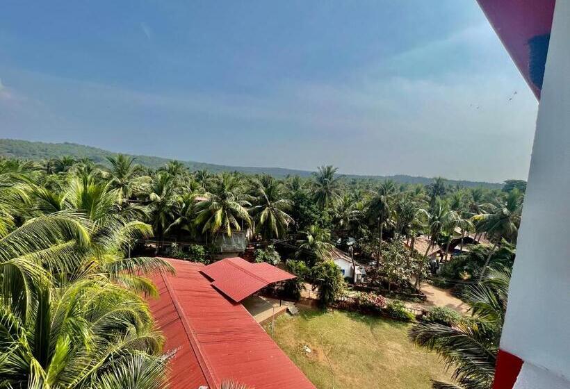 Отель Martins Crest