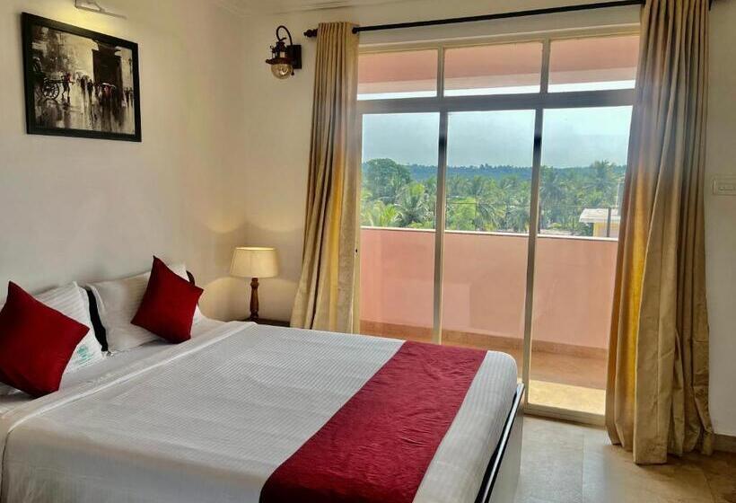 Отель Martins Crest